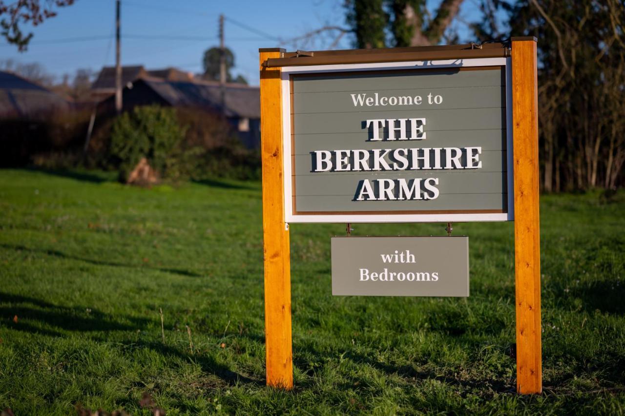 Berkshire Arms By Chef & Brewer Collection Hotel Midgham ภายนอก รูปภาพ